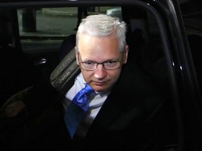 Assange yine hakim karşısında