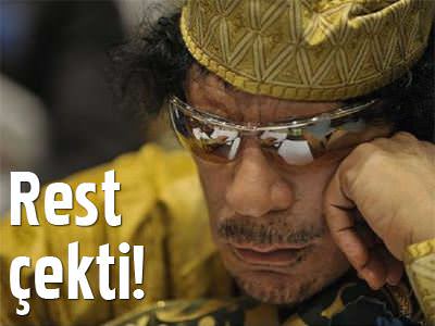 Kaddafi rest çekti