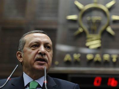 Erdoğan'ın anısı Arınç'ı ağlattı