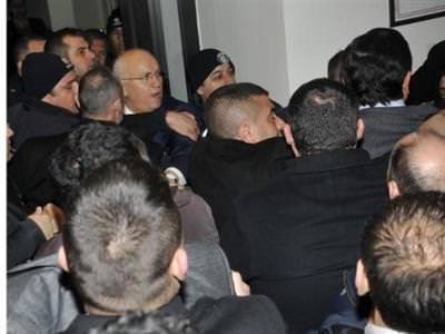 Belediye başkanı tartaklandı