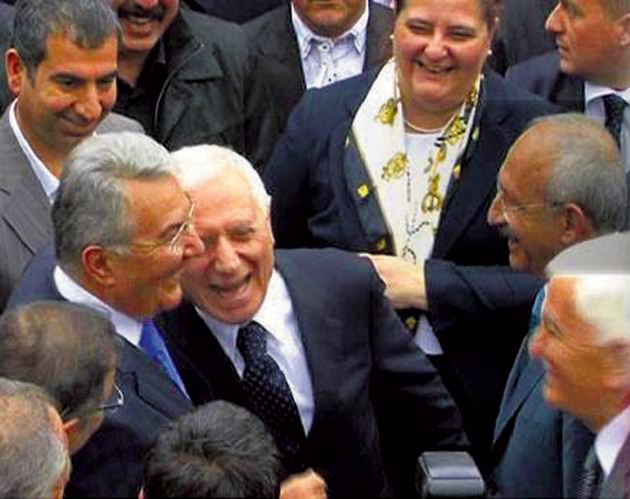 Cenazede espri ’Deniz’i!