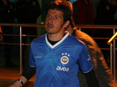 Emre, Sadri Şener'den davacı oldu