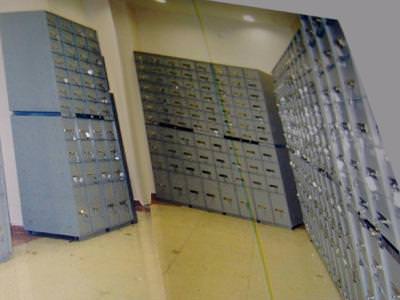 Banka kasasından el bombası çıktı