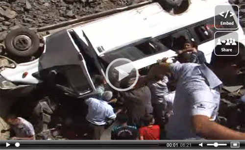 Askerleri taşıyan minibüs uçuruma yuvarlandı - 1