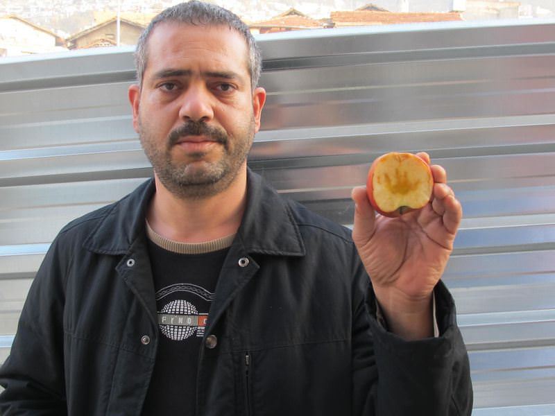 Elmadaki Allah yazısı hayrete düşürdü - 1