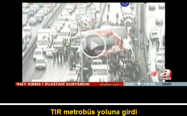 TIR metrobüs yoluna girdi