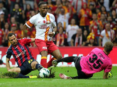 Drogba aldığının hakkını veriyor