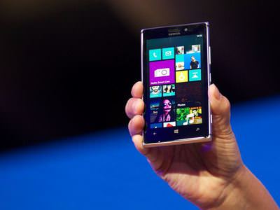 Nokia yeni gözdesi Lumia 925