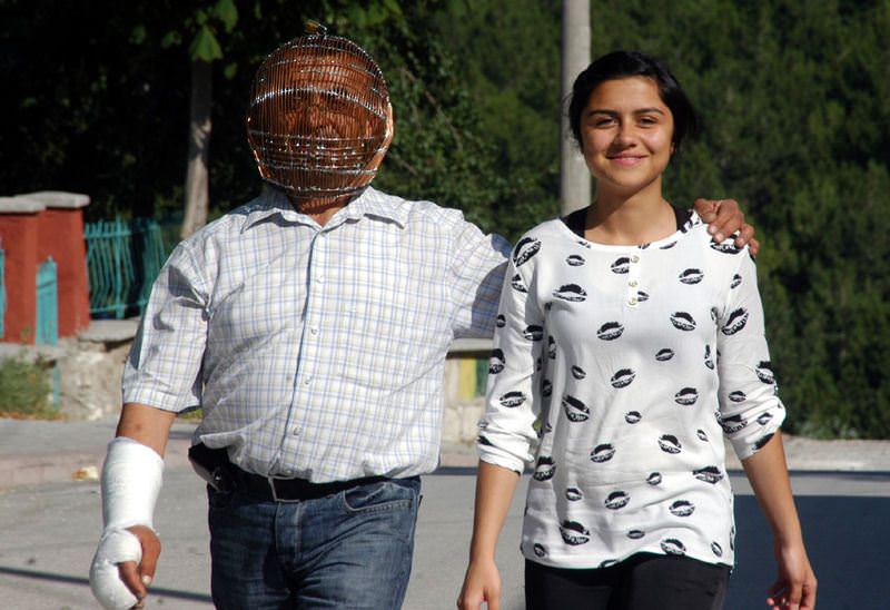 Sigara bırakmak için kafese kapatıyor! - 1