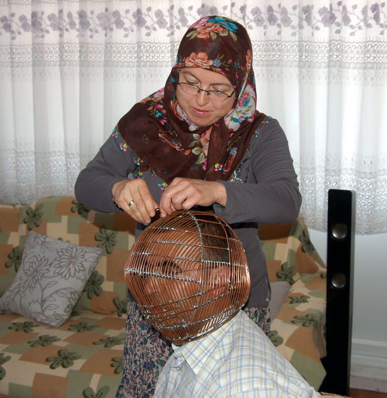 Sigara bırakmak için kafese kapatıyor! - 3