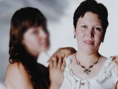 Annelerini öldüren iki kız kardeş tutuklandı