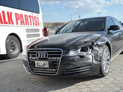 CHP konvoyundaki araç şarampole uçtu