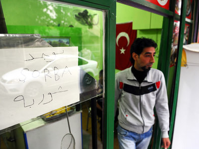 Suriye'de gol kralı, Türkiye'de garson