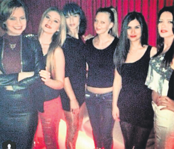 Murat Dalkılıç'ı yırtık kot ele verdi - 1