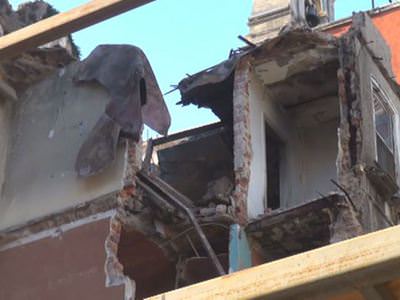 Beyoğlu'nda bina çöktü