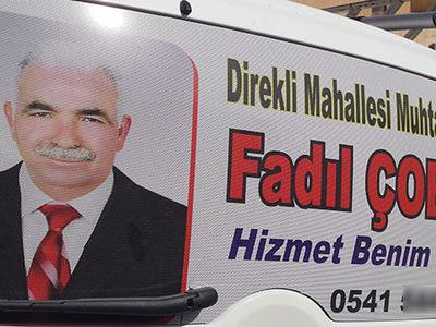 Babasının afişini asmak isterken öldü