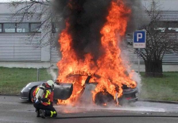 Ünlü sunucu ölümden döndü!