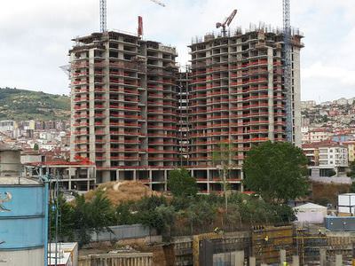 İnşaat iskelesi çöktü: 3 işçi öldü