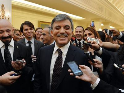 Abdullah Gül'den Davutoğlu'na tebrik!