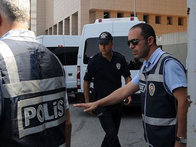 5 polis daha tutuklandı