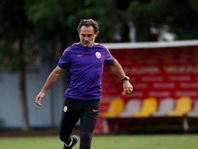 Volkan'ın soluna vurun