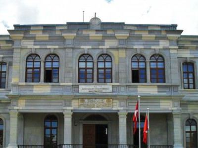 Üniversitede yolsuzluk! Memurlar milyoner oldu