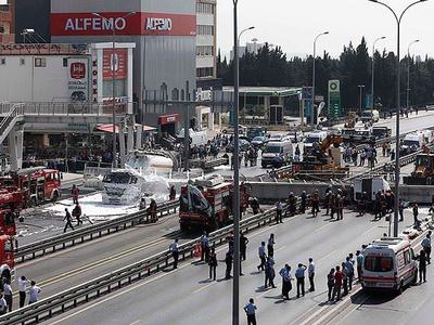 Enkaz kaldırıldı yol trafiğe açıldı