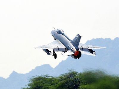 Irak ordusundan IŞİD'e yönelik hava saldırısı: 20 ölü