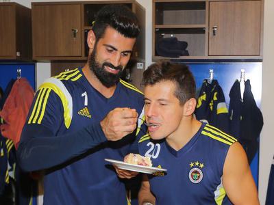 Kaptan Emre'ye sürpriz doğum günü