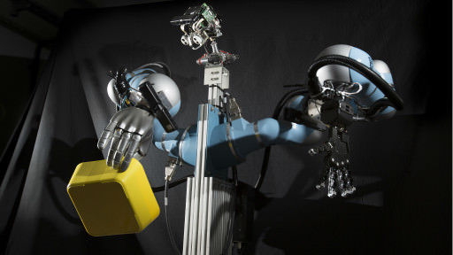 Makineye bulaşık yerleştirebilen robotlar