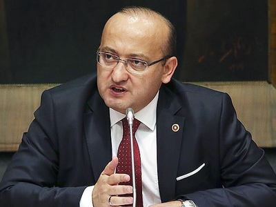 En az kürsü tekmeleme kadar üzücü