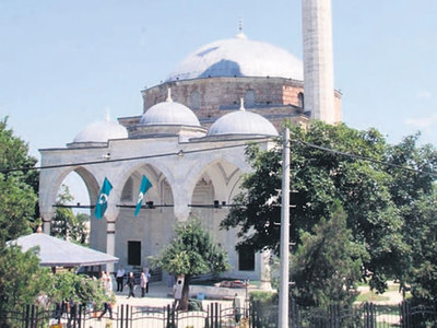 Paralelciler Kosova'ya da el attı