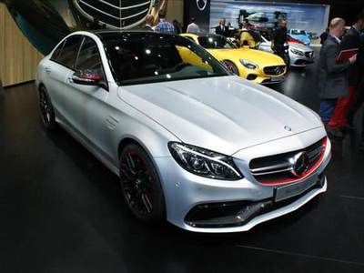 Mercedes C63 AMG tam bir tork canavarı