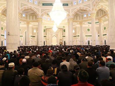 İslam dünyası bayram namazında buluştu