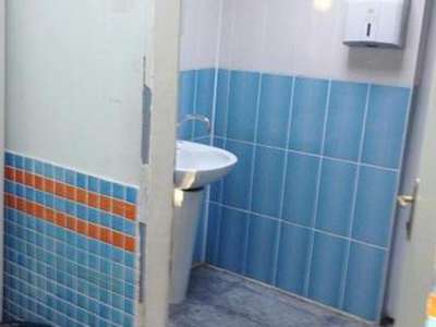 Tuvalette doğurduğu bebeğini çöpe attı