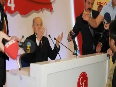 Bahçeli'den mikrofon tepkisi!