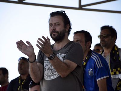 Oyuncu Nejat İşler Bodrum'da maç izledi