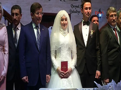 Başbakan Davutoğlu nikah şahitliği yaptı