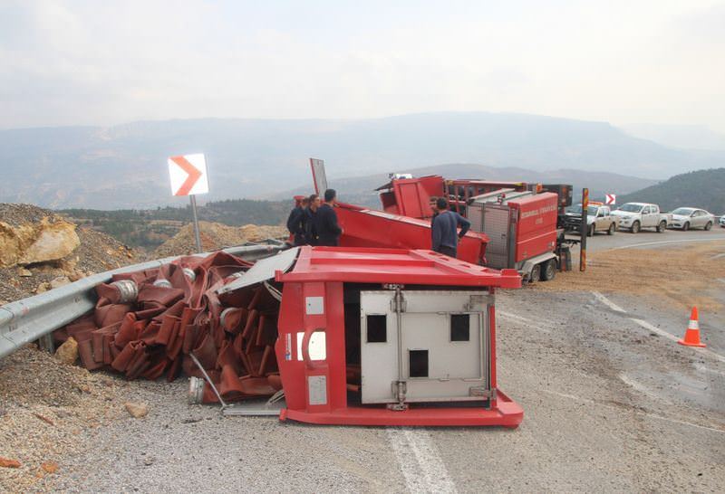 Madene giden kurtarma ekibi kaza geçirdi