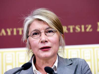 Emine Ülker Tarhan İşçi Partisi'ne geçebilir