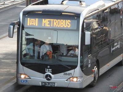 Metrobüsün çarptığı genç öldü