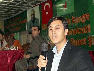 Öcalan posterinin yanına Türk bayrağı astılar
