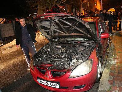 Küçükçekmece'de 7 araç kundaklandı