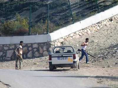 Yıkım ekibine ateş açtı 8 polisi yaraladı
