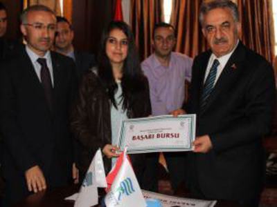 Öğrencilere maaş gibi burs