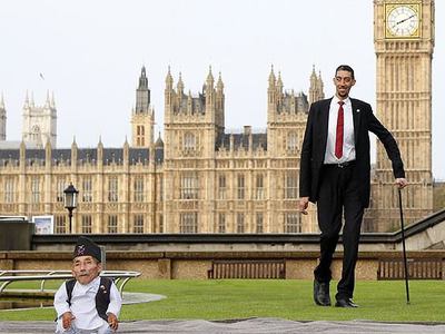 Dünyanın en uzun ve en kısa boylu adamları Londra'da