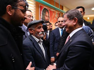 Başbakan Davutoğlu cemevini ziyaret etti
