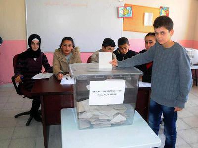 Mescit sözü veren öğrenci seçimi kazandı
