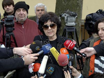 Ayşenur Arslan Halk TV'den kovuldu