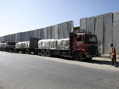 Gazze'ye 10 TIR inşaat malzemesi geçti
